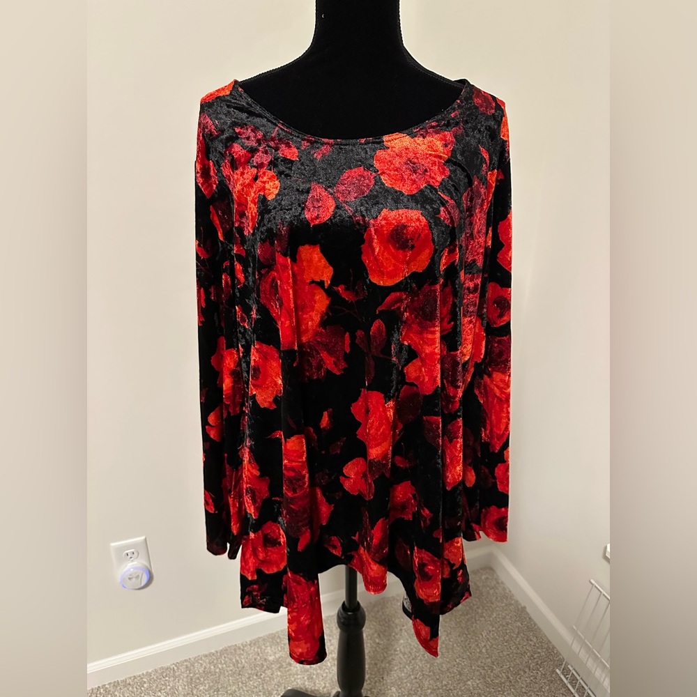 Women’s Khaliah Red & Black Floral Velvet‎ Top